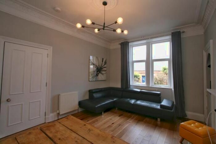 3 Bedroom Flat To Rent In Willowbrae Road, Edinburgh, EH8