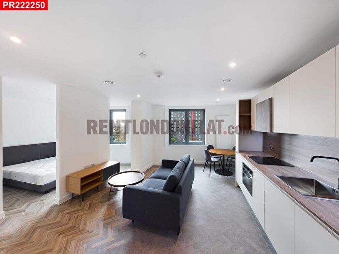 Flat To Rent In Bromley-by-Bow – Studio Flat, E3