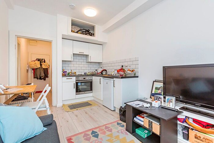 1 Bedroom Flat To Rent In A Holloway Road, London, N7