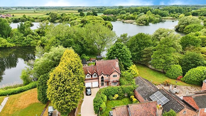 4 Bedroom Detached House For Sale In Canal Side West, Newport, HU15