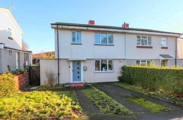 3 Bedroom Semi-Detached House For Sale In Loundes Road, Unstone S18