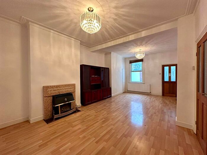 3 Bedroom Property To Rent In Lealand Road, London, N15