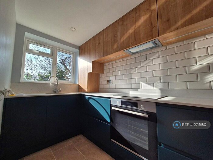 1 Bedroom Flat To Rent In Green Acres, Croydon, CR0