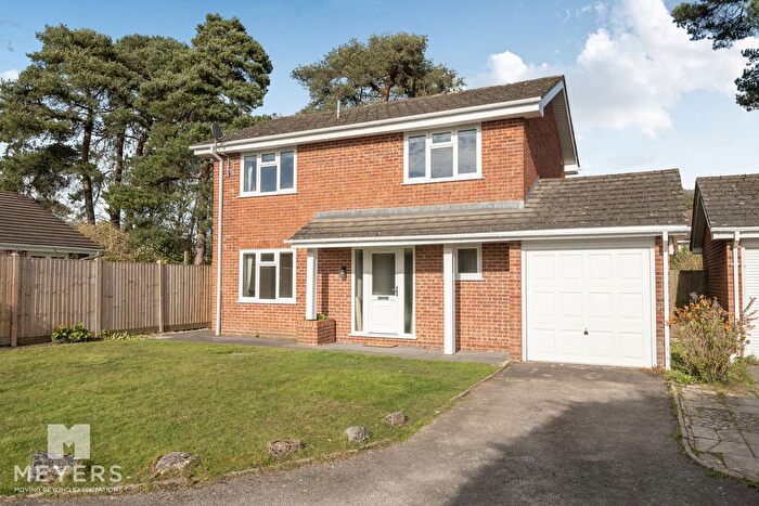 4 Bedroom Detached House For Sale In Mountbatten Drive, Ferndown, BH22