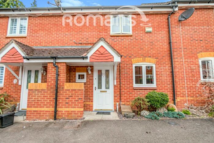 2 Bedroom Terraced House To Rent In Swallows Croft, Reading, RG1