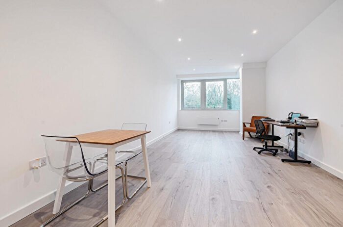 1 Bedroom Apartment For Sale In Ladymead, Guildford, Surrey, GU1