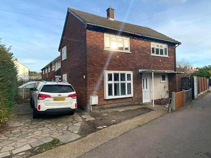 3 Bedroom End Of Terrace House To Rent In Deere Avenue, Hornchurch, London, RM13