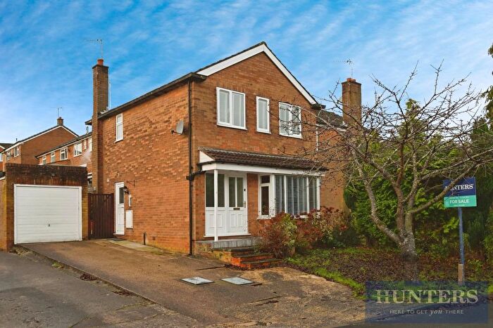 3 Bedroom Semi-Detached House For Sale In Silverdale Grove, Guiseley, Leeds, LS20