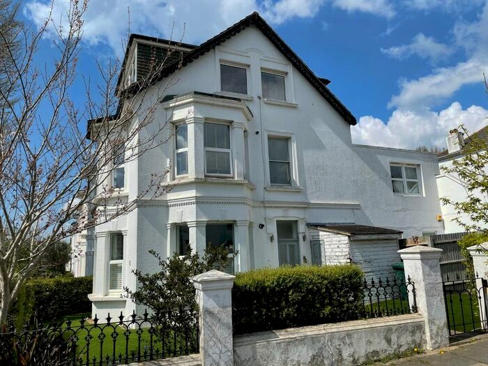 Studio To Rent In Hove Park Villas, Hove, BN3