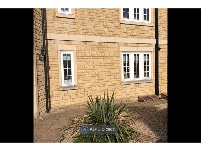 2 Bedroom Flat To Rent In Kinneir Close, Corsham, SN13