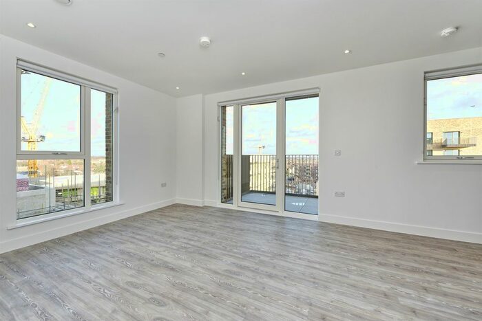 1 Bedroom Flat To Rent In Lampton Road, Hounslow, TW3