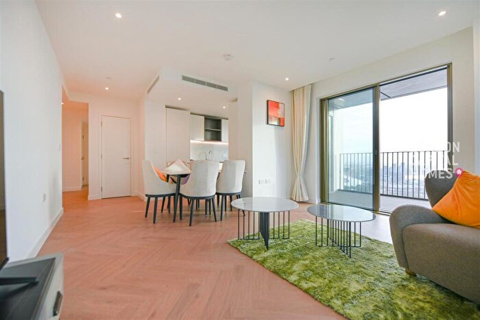 3 Bedroom Apartment To Rent In One Thames Quay, Marsh Wall, London, E14