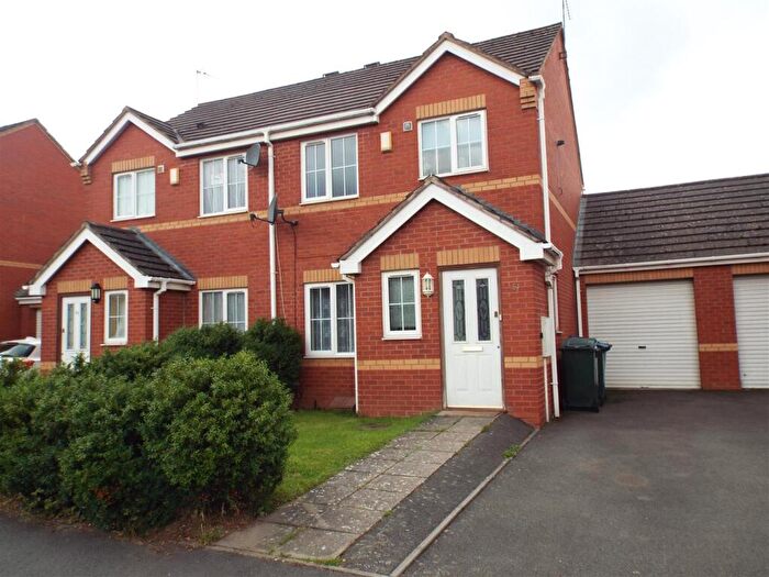3 Bedroom Semi-Detached House To Rent In Gunton Avenue, Willenhall, CV3