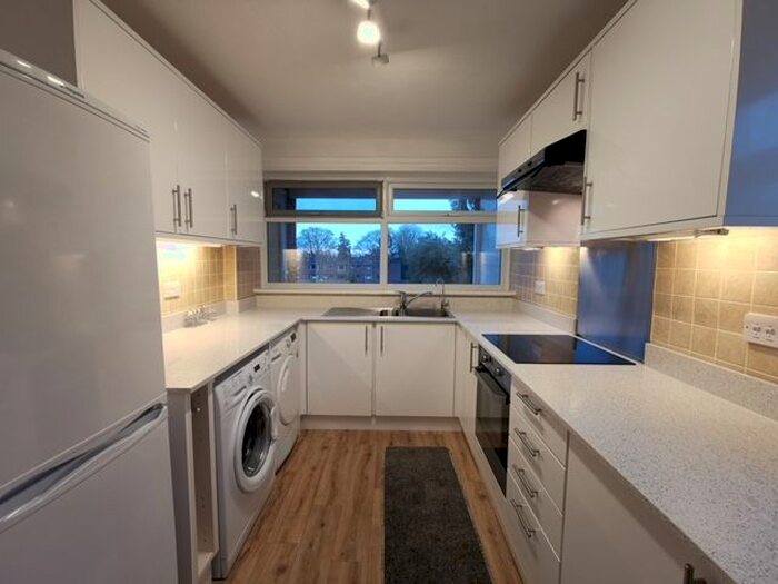 2 Bedroom Flat To Rent In Vicarage Lane, Ashford, TN23