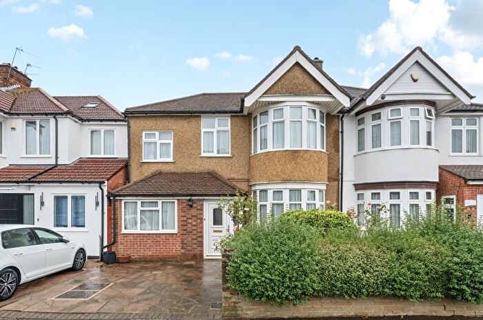 5 Bedroom Semi-detached House For Sale In Kingshill Avenue, Kenton, HA3
