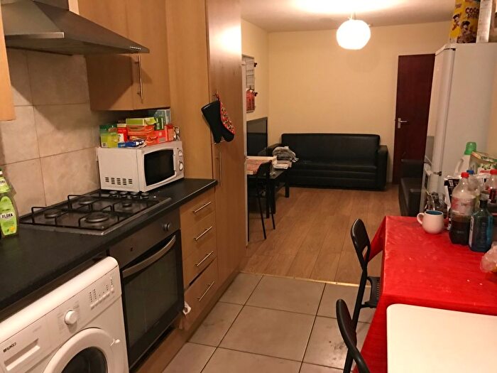 1 Bedroom Terraced House To Rent In Bow Common Lane, London, E3