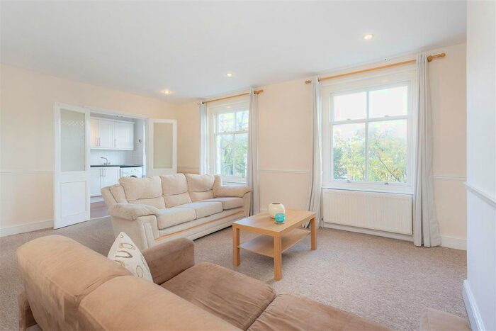 2 Bedroom Flat To Rent In Clapham Road, Clapham, London, SW9