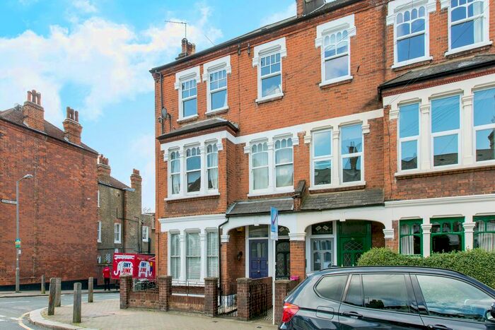 3 Bedroom Flat To Rent In Lavender Sweep, London, Uk, SW11