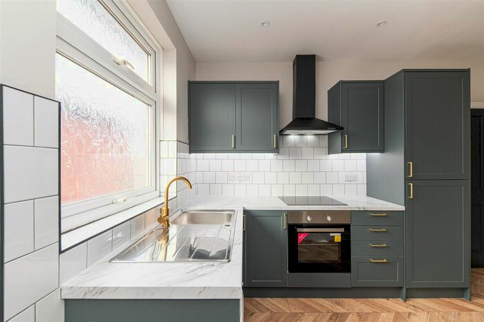 2 Bedroom Flat To Rent In Heaton Park View, Heaton, Newcastle Upon Tyne, NE6