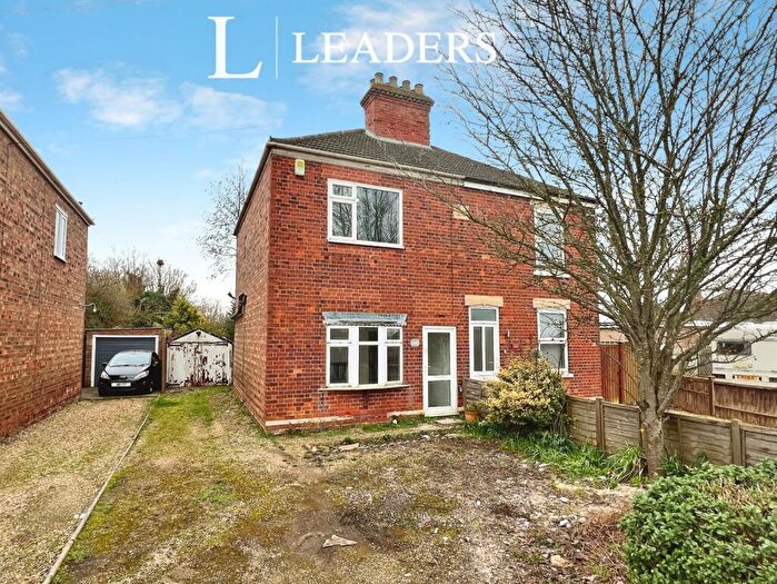 3 Bedroom Semi Detached House To Rent In Hawthorn Bank, Spalding, Lincolnshire, PE11