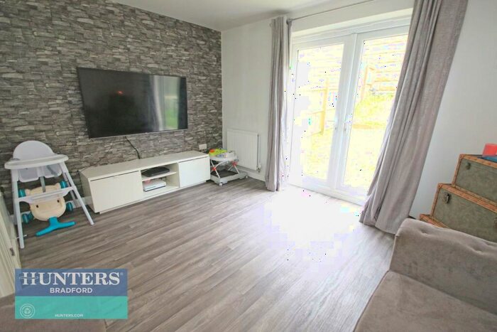 2 Bedroom Semi-Detached House For Sale In Ref Tn - Meadow Bank Allerton, Bradford, West Yorkshire, BD15