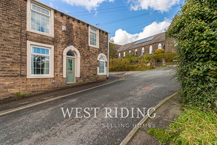 3 Bedroom End Of Terrace House For Sale In Radcliffe Street, Springhead, Saddleworth, OL4