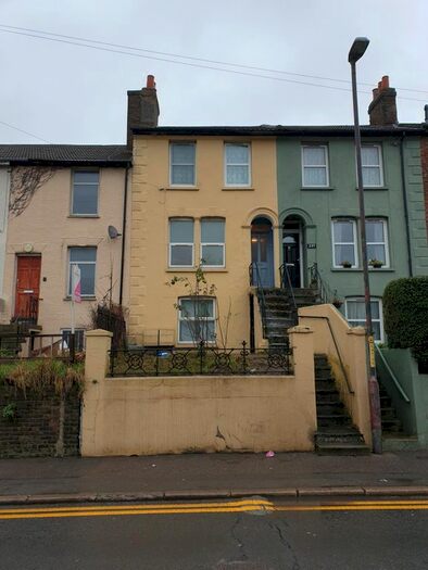 1 Bedroom Flat To Rent In Luton Road, Chatham, ME4