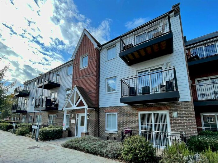 1 Bedroom Flat To Rent In Eden Road, Dunton Green, Sevenoaks, TN14