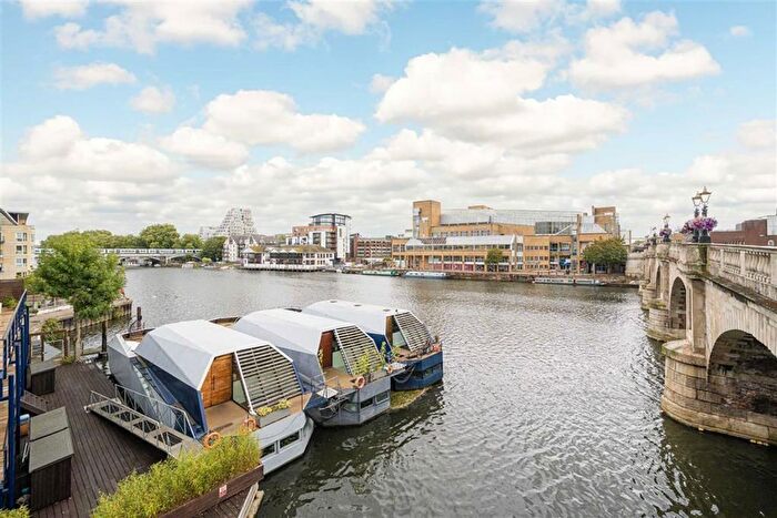 3 Bedroom Houseboat For Sale In Old Bridge Street, Hampton Wick, KT1