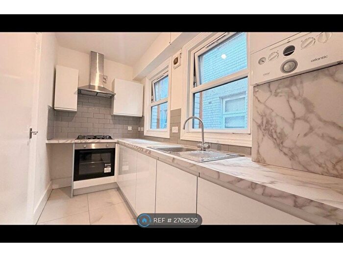 2 Bedroom Flat To Rent In Tooting High St, London, SW17