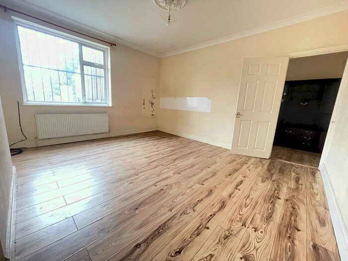 2 Bedroom Flat To Rent In High Road, Chadwell Heath, RM6