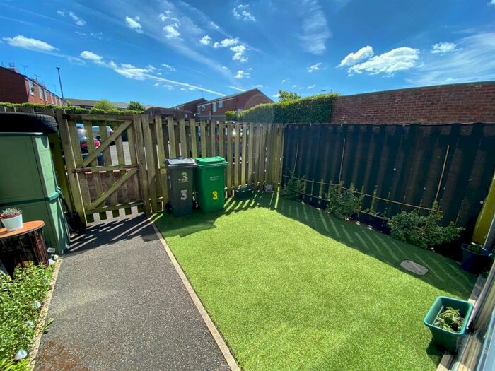 2 Bedroom Maisonette To Rent In Alexandra Road, Moss Side, M16