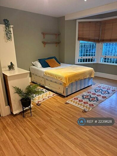 Studio To Rent In Bedford Hill, London, SW12