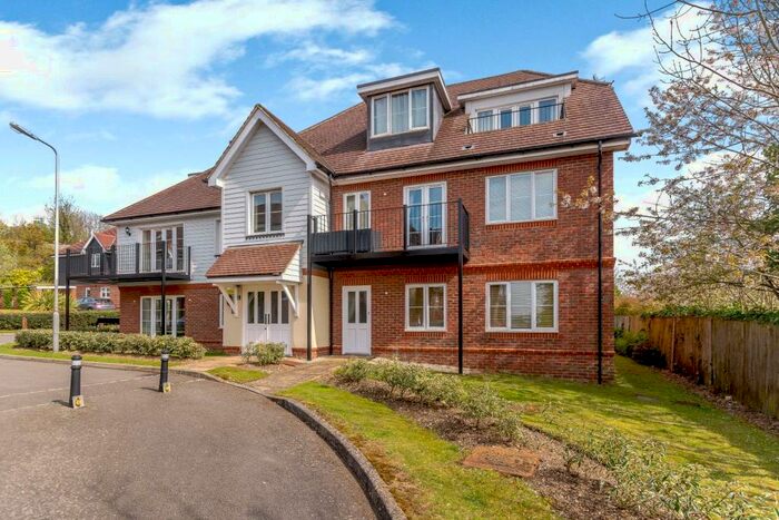 2 Bedroom Apartment To Rent In Ivy Lodge, Freer Crescent, High Wycombe, Buckinghamshire, HP13