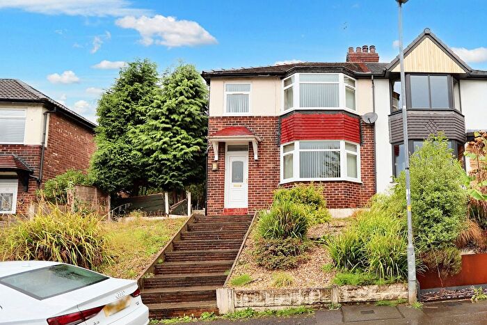 3 Bedroom Semi-detached House For Sale In Mountside Crescent, Prestwich, M25