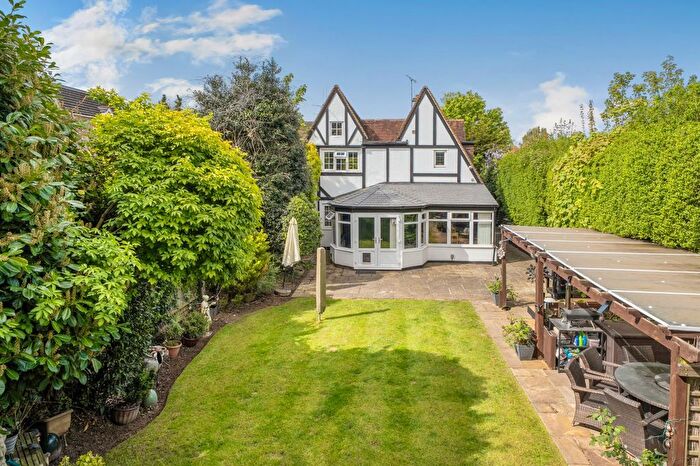 5 Bedroom Chalet For Sale In Huntercombe Lane North, Taplow, Berkshire, SL6