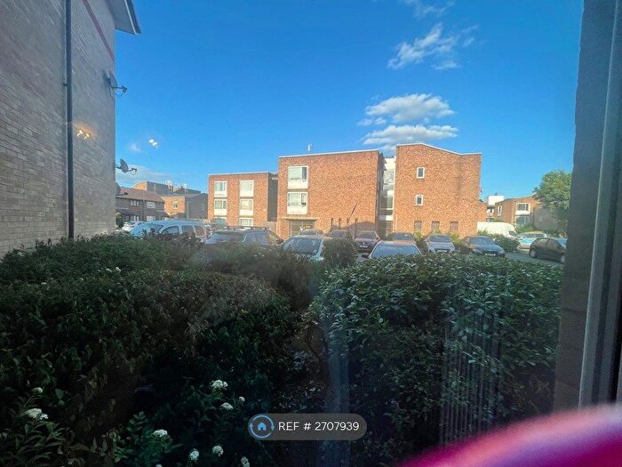 2 Bedroom Flat To Rent In Douglas Road, Stanwell, TW19