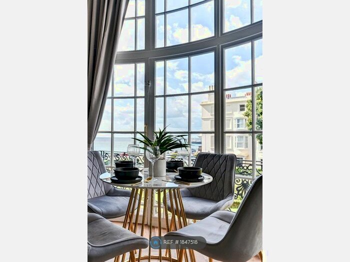 1 Bedroom Flat To Rent In Marine Square, Brighton And Hove, BN2