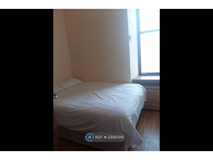 2 Bedroom Flat To Rent In Broomlands Street, Paisley, PA1
