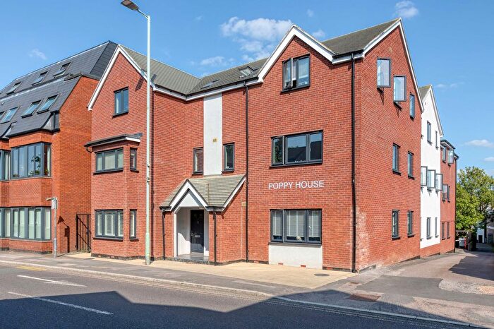 2 Bedroom Flat For Sale In Paynes Park, Hitchin, SG5