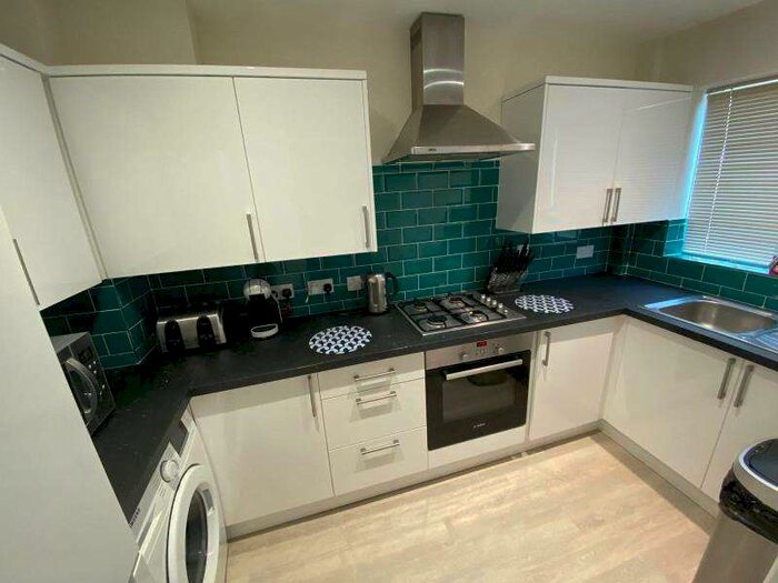 2 Bedroom End Of Terrace House To Rent In Goldsworth Park, GU21