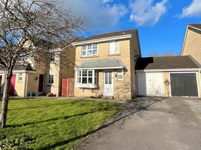 3 Bedroom Detached House To Rent In Woodpecker Mews, Chippenham, SN14
