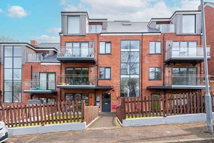 2 Bedroom Flat To Rent In Steeplands, Bushey, WD23