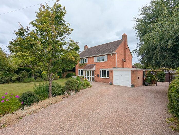 3 Bedroom Detached House For Sale In Worcester Road, Hanley Swan, Worcester, WR8