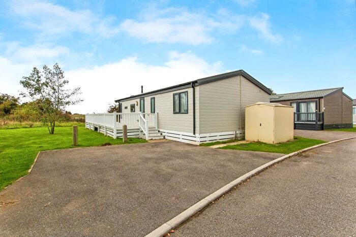 3 Bedroom Park Home For Sale In Sleaford Road, Tattershall, Lincoln, LN4