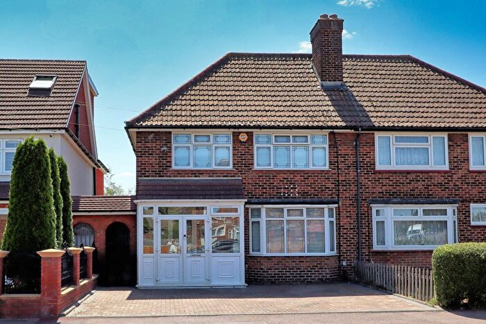 3 Bedroom Semi-Detached House For Sale In Woodbridge Road, Barking, IG11