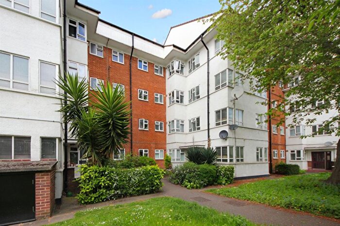 2 Bedroom Flat To Rent In Broughton Road, W13