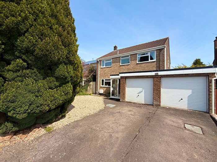 4 Bedroom Detached House For Sale In The Orchard, Chiseldon, Swindon, SN4