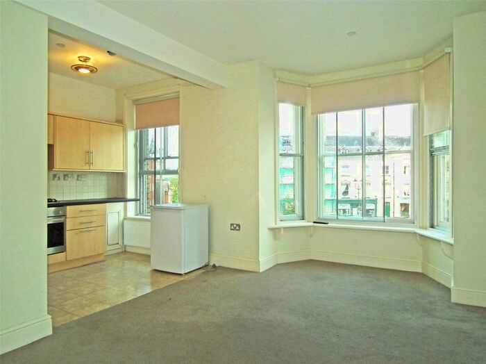 1 Bedroom Flat To Rent In Park Crescent, Llandrindod Wells, Powys, LD1