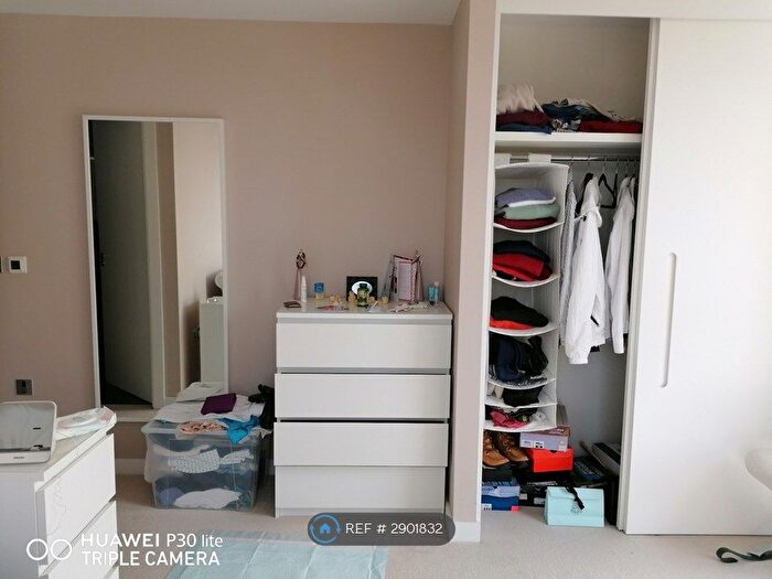 3 Bedroom Flat To Rent In Pump House Crescent, Brentford, TW8